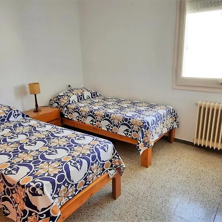 Apartment En Primera Linea De Playa Con Terraza Y 3 En - Es-170-71 Llanca